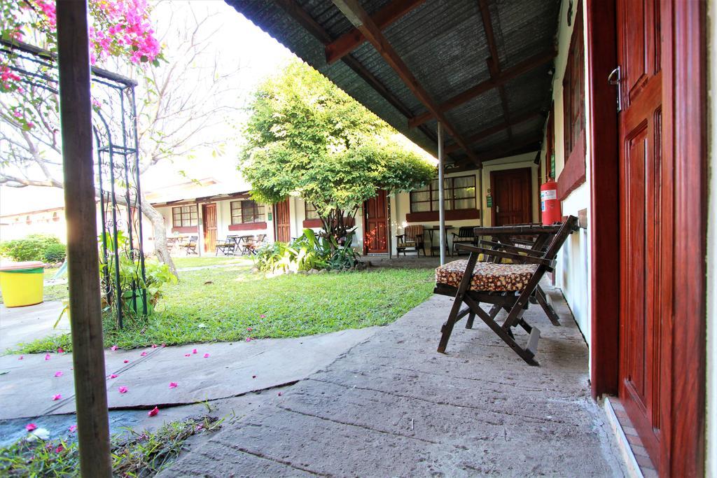 Zigzag Town Lodge Livingstone Exterior foto